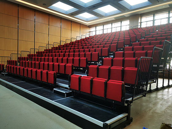 后置式高靠背翻版軟包椅伸縮看臺(電動/手動) 后置式高靠背翻版軟包椅伸縮看臺(電動/手動)