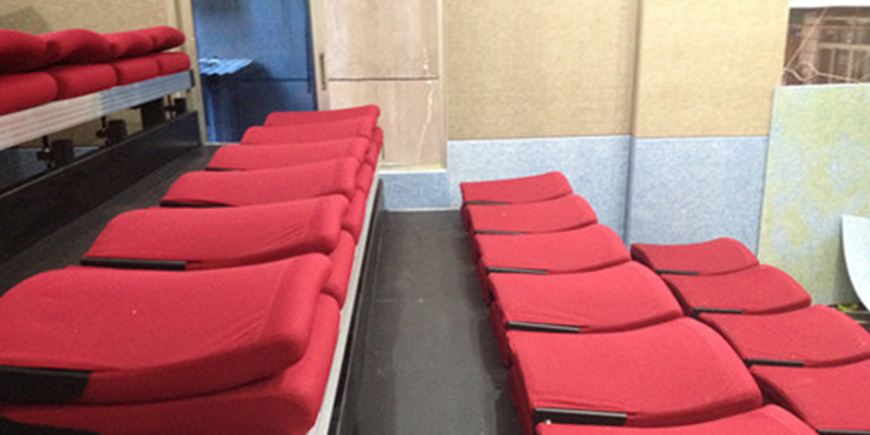 南昌市某公安消防大隊(duì)軟包椅伸縮看臺(tái)安裝完畢 南昌市某公安消防大隊(duì)軟包椅伸縮看臺(tái)安裝完畢