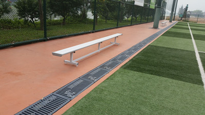 綠蛙鋁制看臺(tái)現(xiàn)身伊之密體育運(yùn)動(dòng)公園