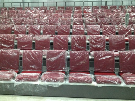 湖北武穴市電視演播中心電動(dòng)伸縮軟包椅看臺(tái)