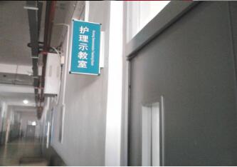 山西太原衛(wèi)生學校實驗室采購綠蛙伸縮看臺