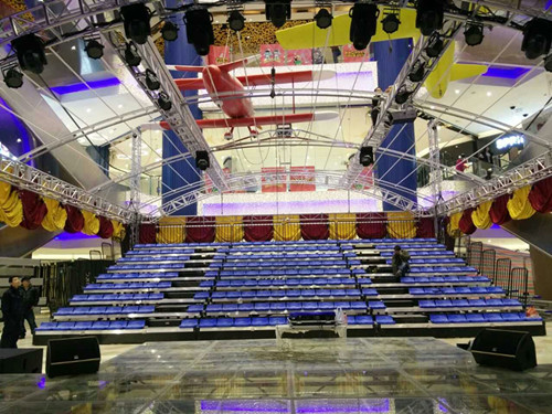湘潭天虹百貨商場(chǎng)演藝中心看臺(tái)舞臺(tái)搭建