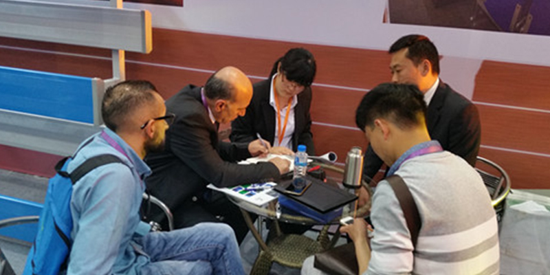 第十四屆廣州國際專業(yè)燈光過程中、音響展覽會去突破，綠蛙看臺秀出風采