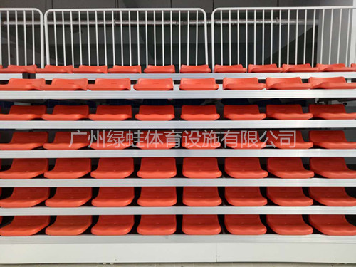 湖南雙峰縣全民健身游泳館伸縮看臺完工