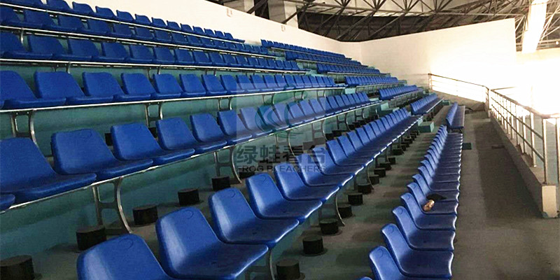 中空吹塑側(cè)裝看臺座椅