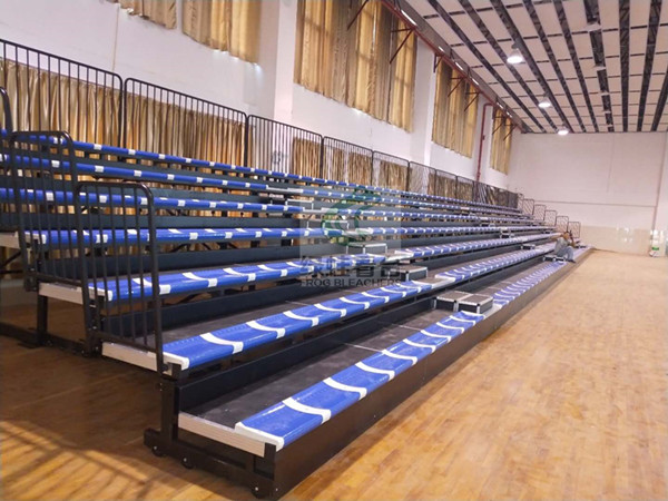 前置式低靠背注塑座椅伸縮看臺