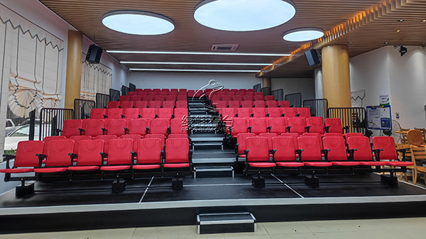 深圳市福田區(qū)南華小學(xué)電動伸縮看臺 深圳市福田區(qū)南華小學(xué)電動伸縮看臺