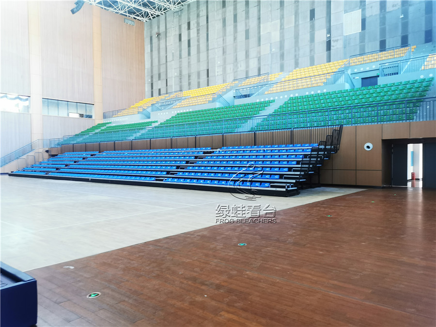 湖南懷化隆平體育中心室內(nèi)籃球場(chǎng)看臺(tái)座椅項(xiàng)目