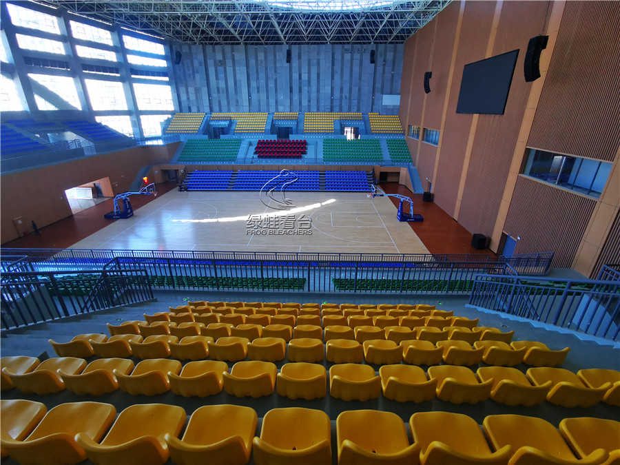 湖南懷化隆平體育中心室內(nèi)籃球場(chǎng)看臺(tái)座椅項(xiàng)目