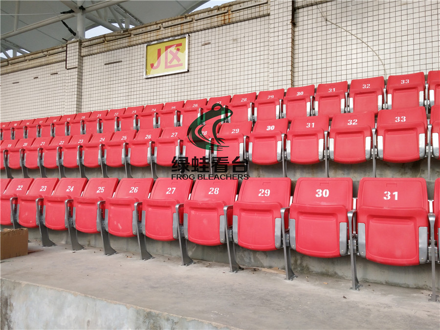 翻板吹塑看臺(tái)座椅案例