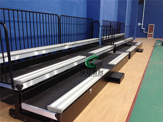 臨時(shí)看臺(tái)座椅安裝