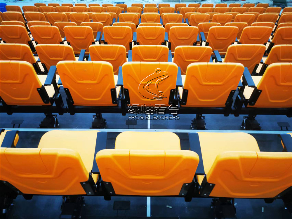 九華砂子塘潭州小學(xué)多功能廳看臺座椅項目