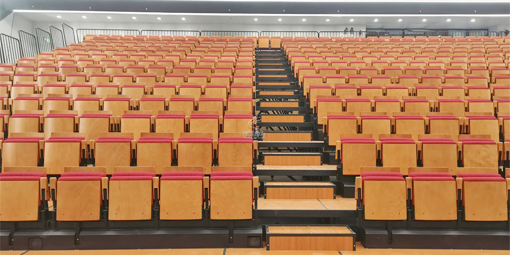 固定看臺座椅 vs 伸縮看臺座椅：哪種更適合你的場地需要優化上下？